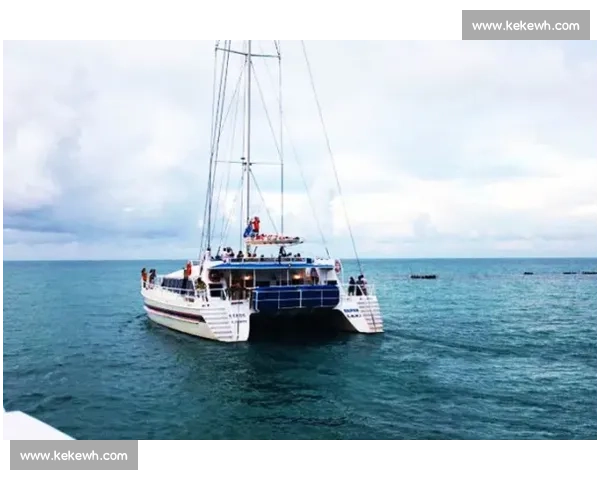 夕阳游轮撒糖！亚马尔与女友克罗地亚秀恩爱