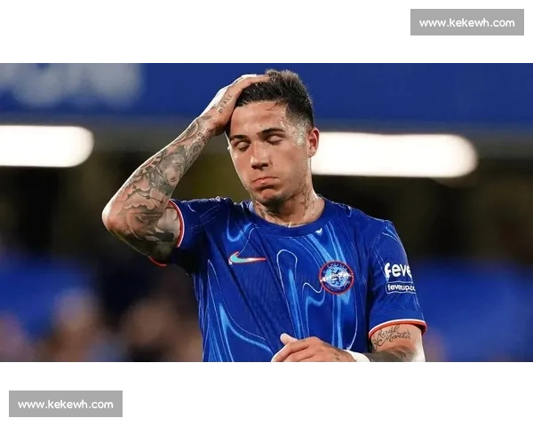 恩佐:切尔西中场指挥官,双料王引领攻防新高度 恩佐:切尔西中场指挥官,双料王引领攻防新高度